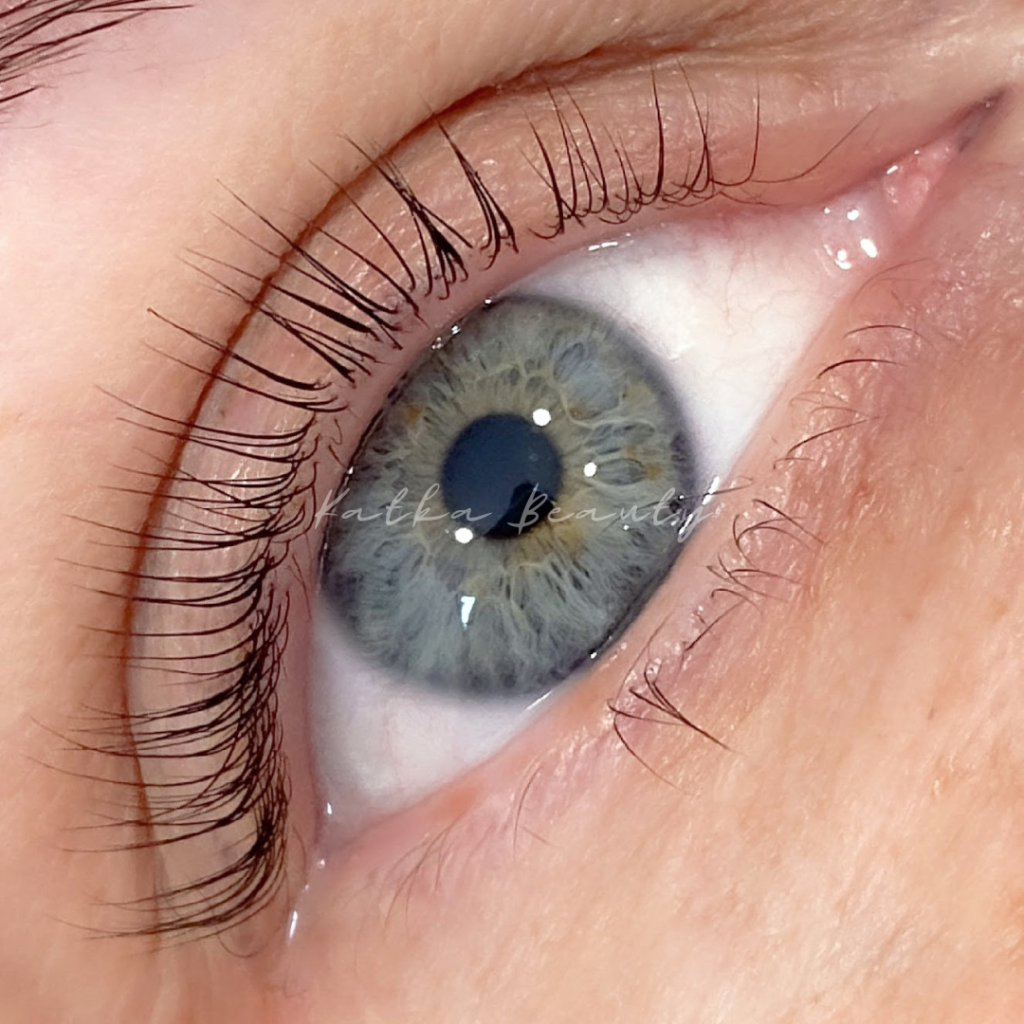 Laminace řas; Lash lifting; výživa na řasy; barvení řas