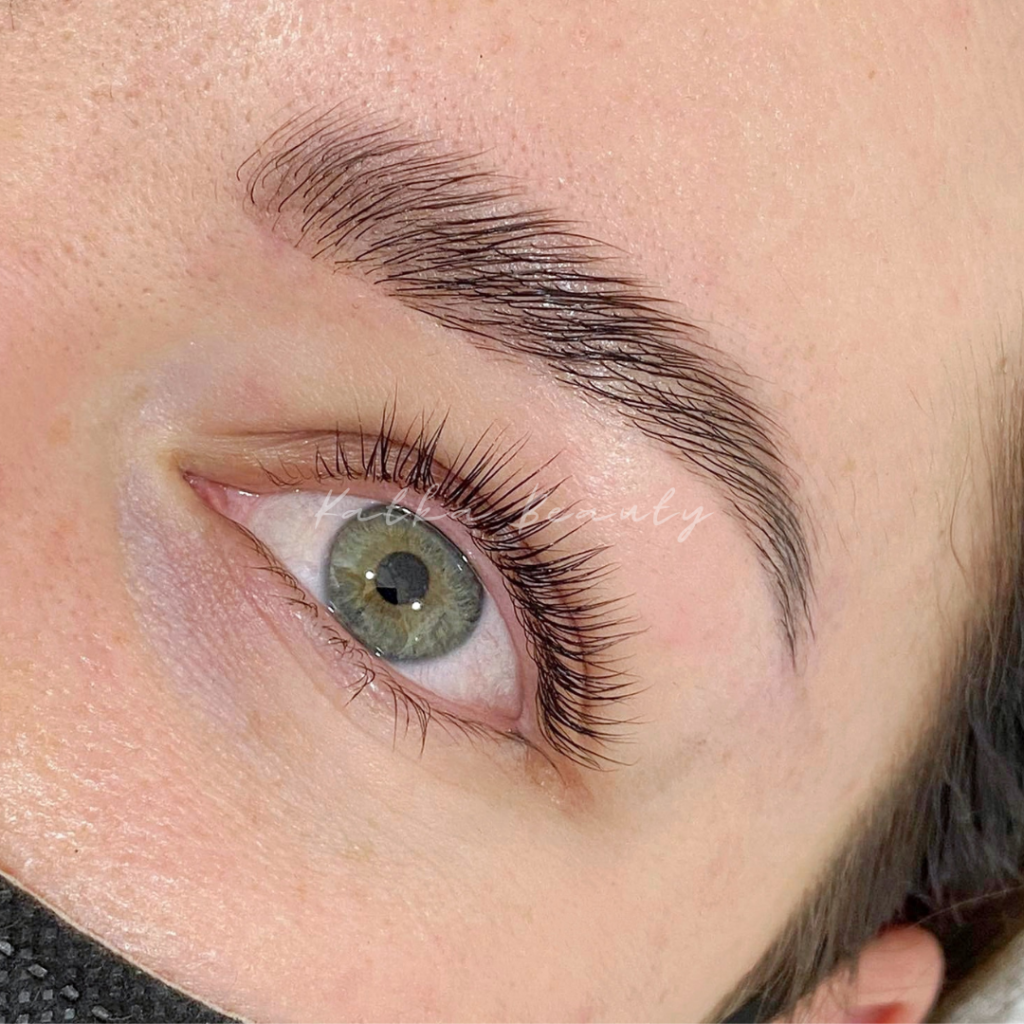 Laminace řas; Lash lifting; Laminace obočí, Brow bomber, Brow lamination