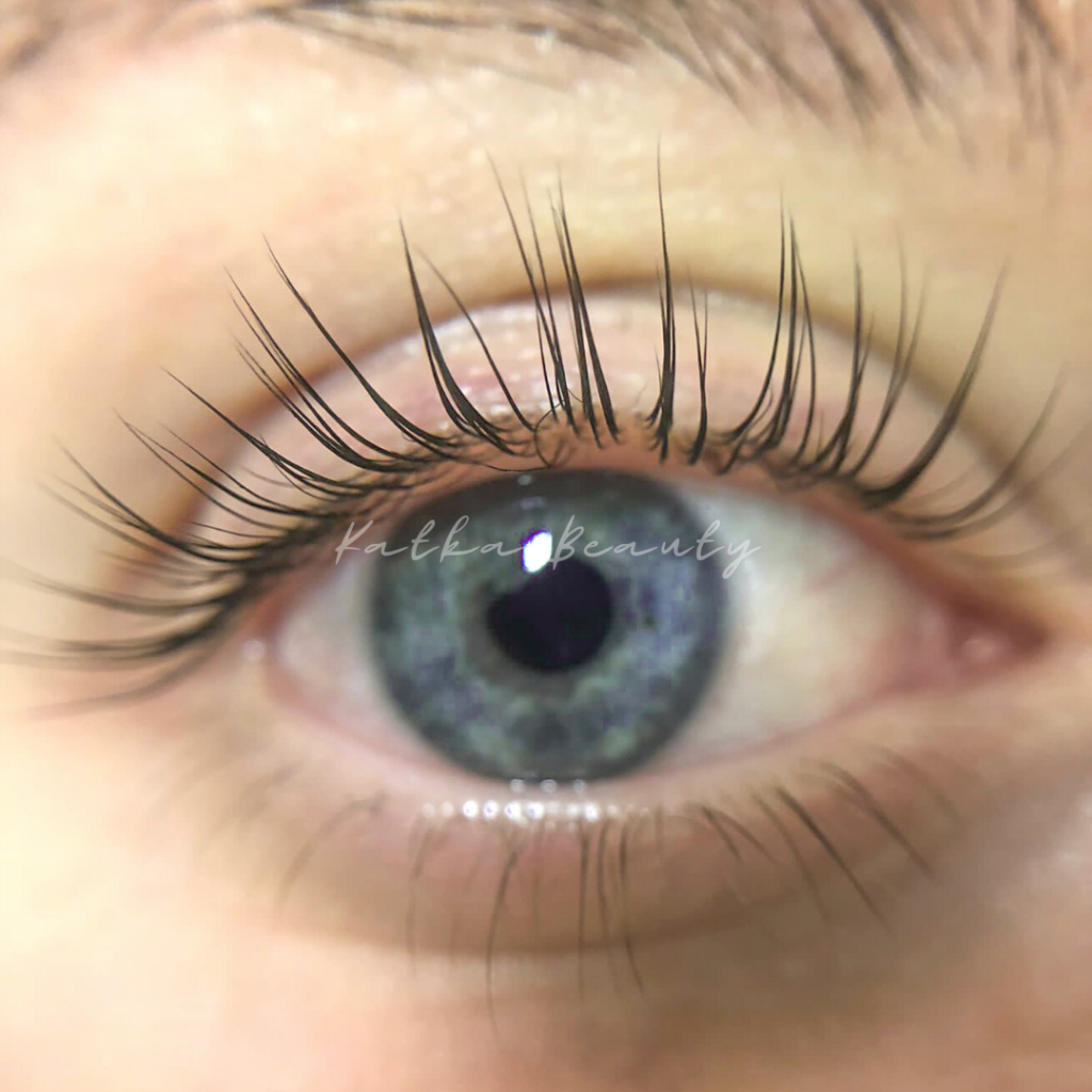 Laminace řas; Lash lifting; Laminace obočí, Brow bomber, Brow lamination
