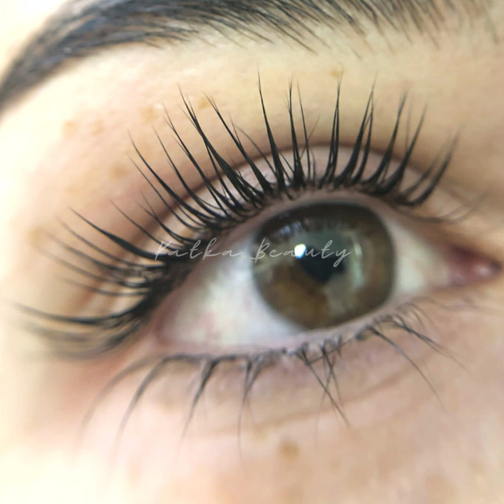 Laminace řas; Lash lifting; Laminace obočí, Brow bomber, Brow lamination