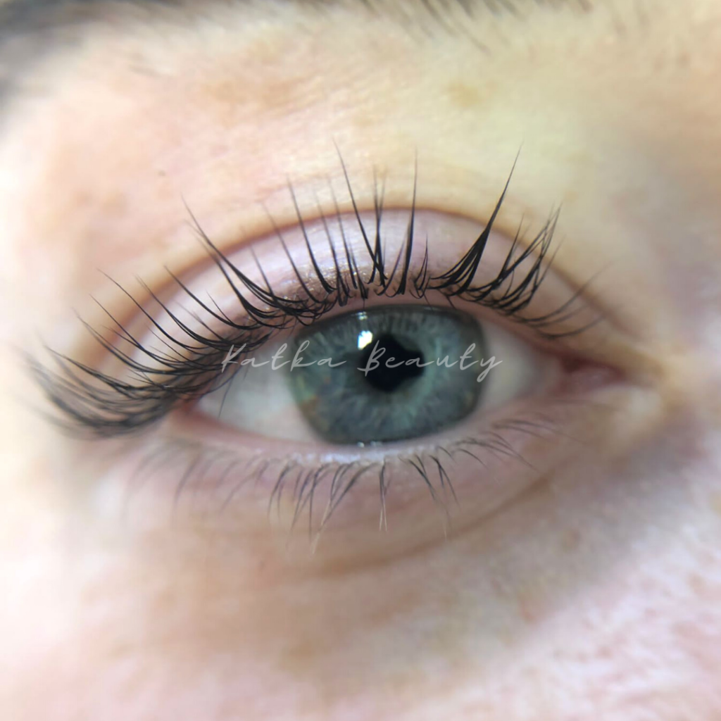 Laminace řas; Lash lifting; Laminace obočí, Brow bomber, Brow lamination